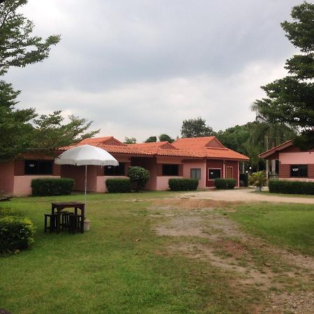 โพธิ์ทองริมทุ่ง Pothong Rimtung Hotel Fang Εξωτερικό φωτογραφία